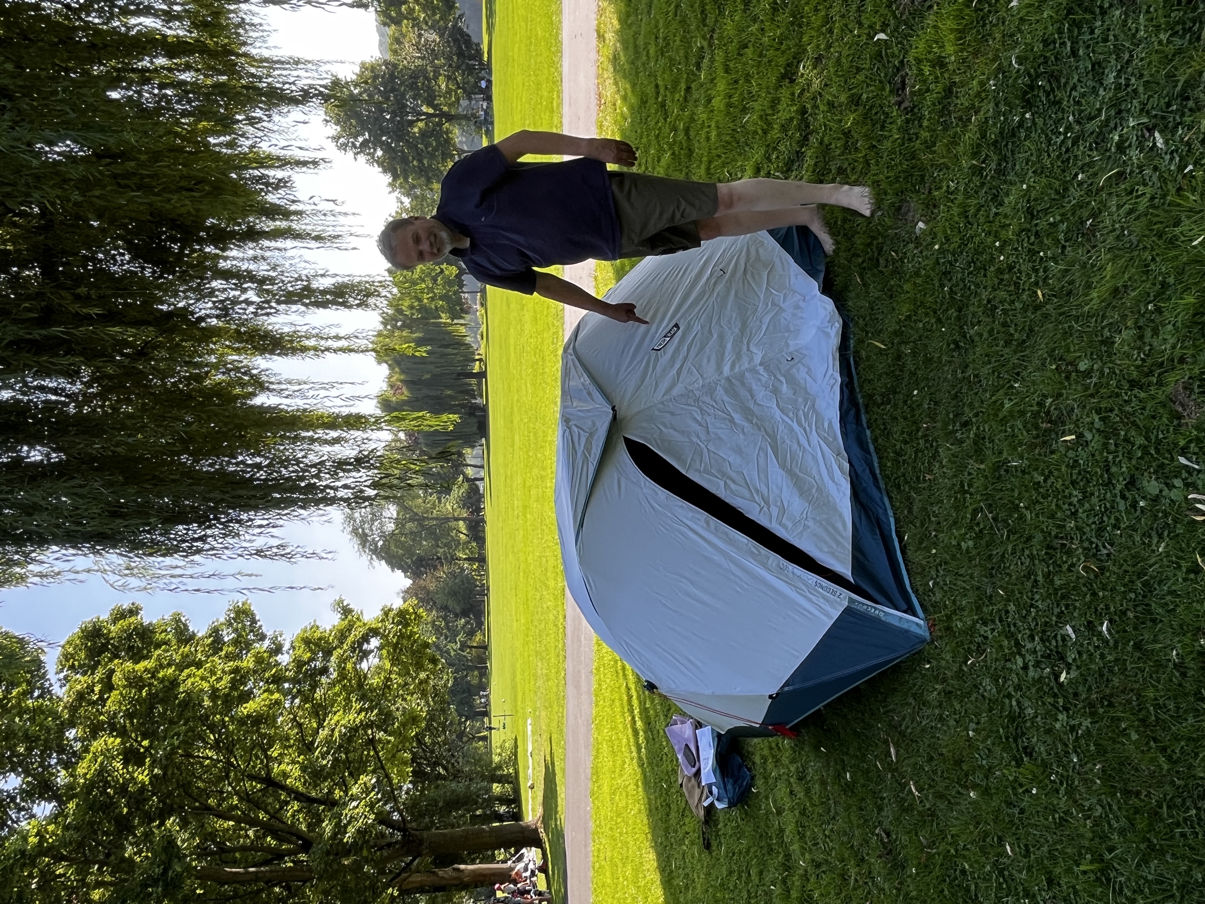 Erroll mit Zelt in Grafenwerth - Bad Honnef 2025